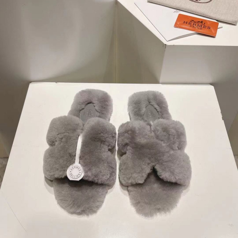 H**mes slippers